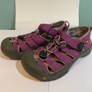 Keen Newport H2 Hiking Sandals - little kids size 1 - Excellent condition